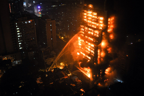 12月15日，广州越秀区起义路217号建业大厦发生火灾。该大厦已经烂尾十几年，以前有物业公司进行管理，部分楼层被业主作为仓库出租，仓库内主要堆放的是鞋子。建设大厦周边几百米内的居民已经全部撤离，光塔街道开设了回民小学、起义路小学等安置点安置居民，并有分发矿泉水和点心。目前，仅回民小学就已安置了数百人。截至12月16日凌晨3时，大火尚未被有效控制。    