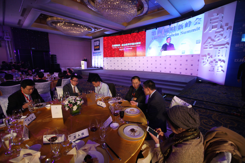 12月18日，北京，2013财新峰会，主题晚宴：纪念改革开放35周年。     牛光/摄_主题晚宴：纪念改革开放35周年