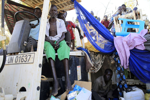当地时间12月24日，自南苏丹首都朱巴一周前爆发武装冲突以来，该国局势日趋紧迫，据联合国人道协调厅24日公布的最新数据，南苏丹境内目前约有超过8.1万人流离失所，实际数字可能更高，其中4.5万暂住在联合国南苏丹特派团营地避难。    CFP