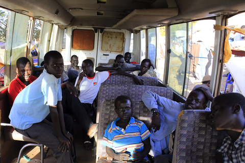 当地时间12月24日，自南苏丹首都朱巴一周前爆发武装冲突以来，该国局势日趋紧迫，据联合国人道协调厅24日公布的最新数据，南苏丹境内目前约有超过8.1万人流离失所，实际数字可能更高，其中4.5万暂住在联合国南苏丹特派团营地避难。    CFP