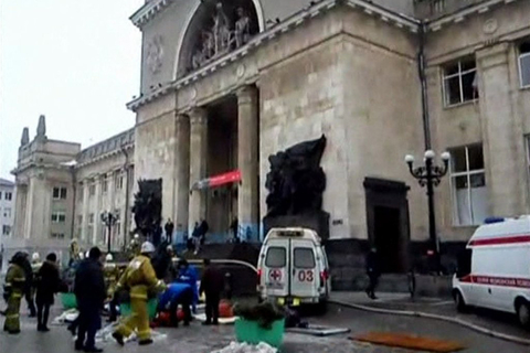 12月29日，据俄塔社报道，俄罗斯南部城市伏尔加格勒火车站发生一起爆炸，目前爆炸已造成18人死亡，50多人受伤，火车站两层被炸。据初步判断是女性恐怖分子自杀式爆炸。