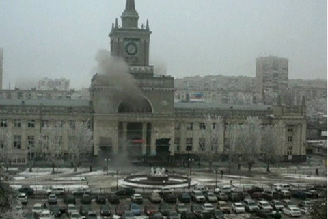 12月29日，据俄塔社报道，俄罗斯南部城市伏尔加格勒火车站发生一起爆炸，目前爆炸已造成18人死亡，50多人受伤，火车站两层被炸。据初步判断是女性恐怖分子自杀式爆炸。