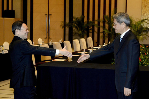 2014年2月11日，江苏南京，国台办主任张志军与台湾方面陆委会负责人王郁琦举行双方两岸事务主管部门负责人首次正式会面。