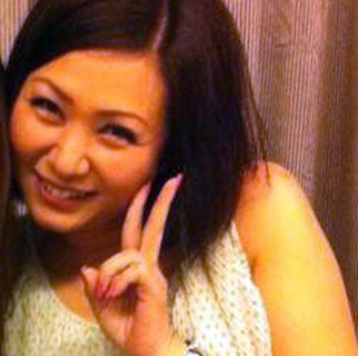 在失联的马航客机上，共有12名机组人员，马航员工纷纷在《脸书》换上‘PRAY for MH370’(为MH370客机祈祷)的相片，并制作一张12名失踪机组人员的图片，盼望他们能平安归来，另外也有许多留言为失踪客机人员祈祷，期望有奇迹出现。