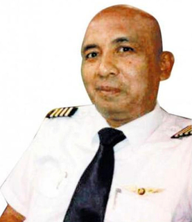 在失联的马航客机上，共有12名机组人员，马航员工纷纷在《脸书》换上‘PRAY for MH370’(为MH370客机祈祷)的相片，并制作一张12名失踪机组人员的图片，盼望他们能平安归来，另外也有许多留言为失踪客机人员祈祷，期望有奇迹出现。