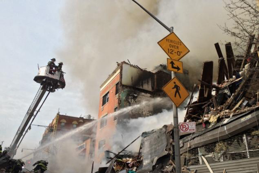 当地时间2014年3月12日，美国纽约曼哈顿的东哈莱姆区发生爆炸。  CFP_美国纽约曼哈顿发生爆炸 15人受伤