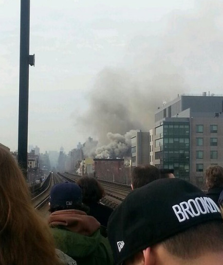 当地时间2014年3月12日，美国纽约曼哈顿的东哈莱姆区发生爆炸。  CFP_美国纽约曼哈顿发生爆炸 15人受伤