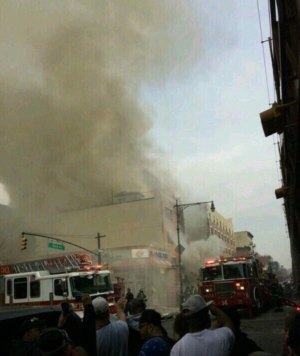 当地时间2014年3月12日，美国纽约曼哈顿的东哈莱姆区发生爆炸。  CFP_美国纽约曼哈顿发生爆炸 15人受伤