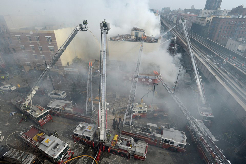 当地时间2014年3月12日，美国纽约曼哈顿的东哈莱姆区发生爆炸。  CFP_美国纽约曼哈顿发生爆炸 15人受伤