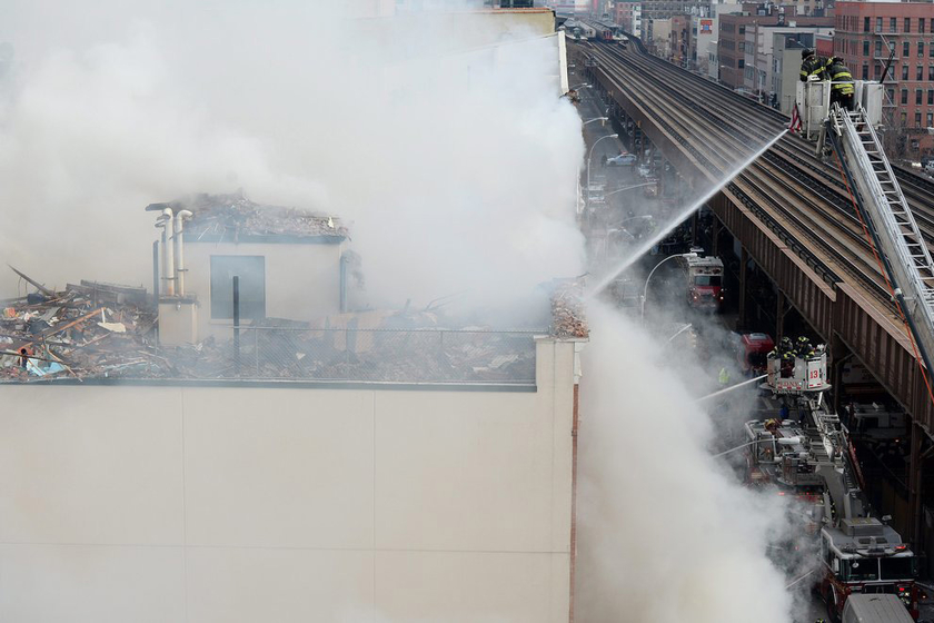 当地时间2014年3月12日，美国纽约曼哈顿的东哈莱姆区发生爆炸。  CFP_美国纽约曼哈顿发生爆炸 15人受伤