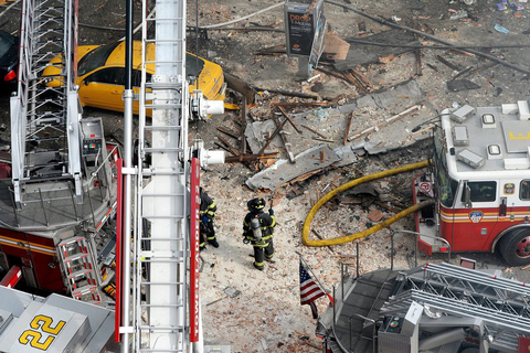 当地时间2014年3月12日，美国纽约曼哈顿的东哈莱姆区发生爆炸。