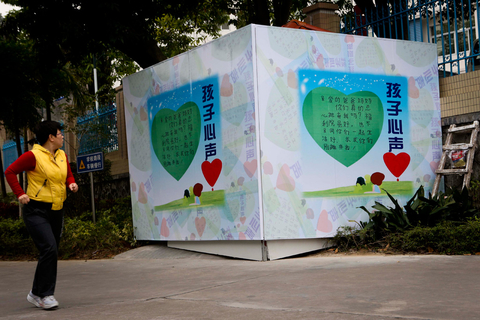 2014年3月16日下午，广州市“婴儿安全岛”试点工作情况通报会在广州市社会福利院召开。广州市福利院院长徐久称考虑到市福利院接收弃婴的能力远超过预期已达到极限，从即日起市福利院“婴儿安全岛”暂停试点，市福利院“婴儿安全岛”重新启用时间另行公告。