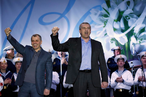 当地时间2014年3月16日，乌克兰多地亲俄罗斯民众举行庆祝活动。