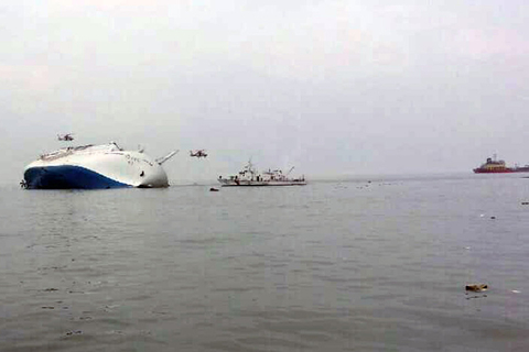 当地时间2014年4月16日，一艘载有数百名乘客的韩国客轮在韩国西南海域沉没。