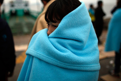 当地时间2014年4月17日，韩国沉船救援事故持续进行中。