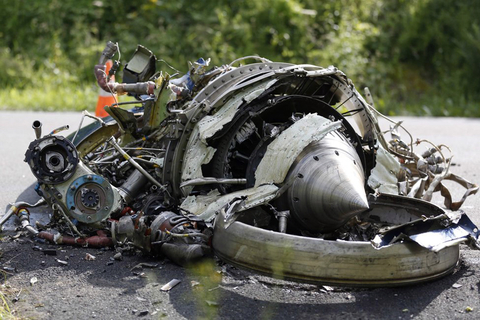 德国一架台风战斗机与民用飞机相撞