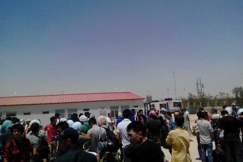 6月25日，中国员工正在萨迈拉营地等待救援。图片来源：受访人士