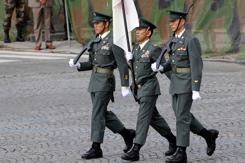 日本自卫队参加法国国庆日阅兵