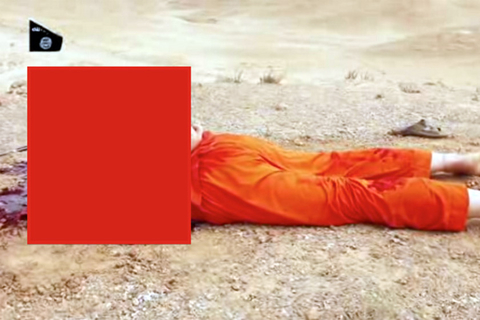 据最新消息，在ISIS公布的题为“ISIS给美国的信”视频中，于2012年11月在叙利亚被绑架失踪的美国记者James Foley被处以斩首之刑。