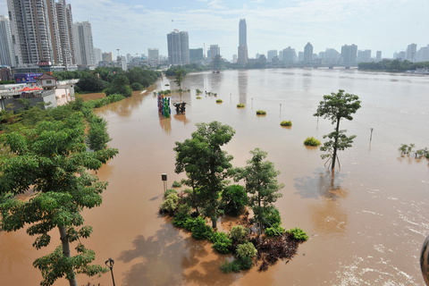 2014年9月21日,广西南宁市,邕江迎入汛以来最大洪峰