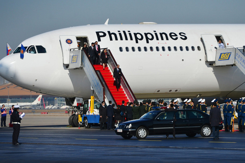 2014年11月10月,菲律宾总统阿基诺乘坐专机抵达北京首都国际机场,出席