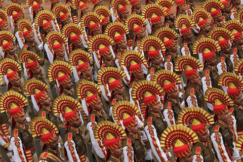 据新华社消息，印度于当地时间1月26日在首都新德里举行阅兵仪式，庆祝第66个“共和国日”。美国总统贝拉克·奥巴马应邀出席，将成为首名观看印度阅兵仪式的美国总统。