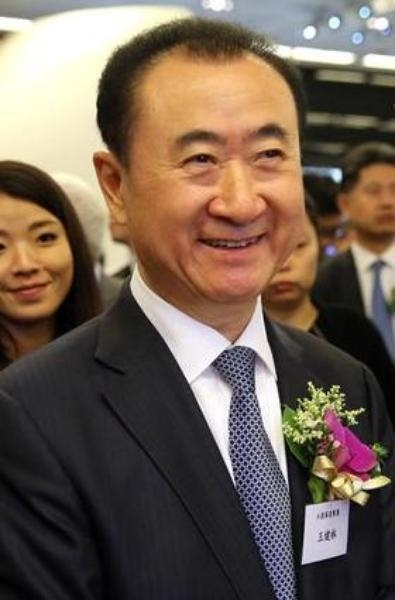 王健林，榜单排名：29，净资产：242亿美元，国籍：中国大陆。王健林执掌大连万达集团，这家商业房地产巨头控制着200多间百货商店、购物中心和豪华酒店。 文图来自福布斯中文网