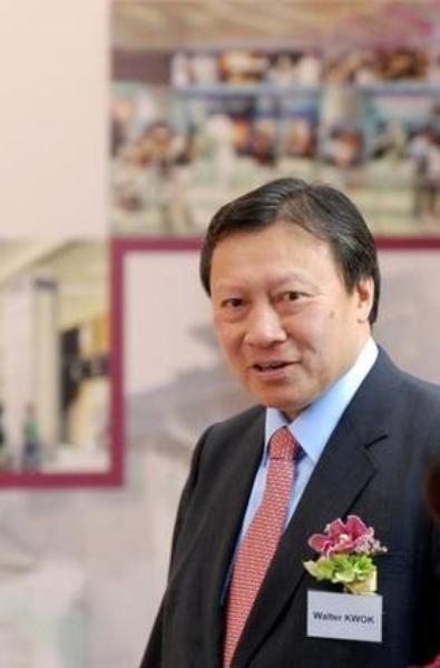 郭炳湘，榜单排名：193，净资产：70亿美元，国籍：中国香港。郭炳湘在2014年初离开新鸿基地产董事会，此前，在母亲邝肖卿的撮合下，郭炳湘与他的两个兄弟达成了平分该公司股份的“友好协议”。 文图来自福布斯中文网