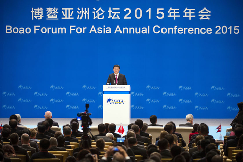 3月28日上午，博鳌亚洲论坛2015年年会在海南博鳌开幕，中国国家主席习近平出席开幕式并发表主旨演讲。    骆云飞/中新社