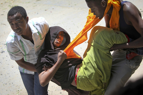 索马里教育部遭大楼遭武装分子袭击 导致多人死亡