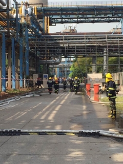 4月21日，据南京官方微博发布消息称，当日早6时许，位于当地江北大厂地区的扬子石化厂区烯烃厂乙二醇T—430塔，即环氧精制塔发生爆炸，事故造成一人轻伤，已送医院。据初步监测，事故暂时未对大气环境造成太大影响，也无废水外排，目前对水体没有造成影响。王伟/CFP