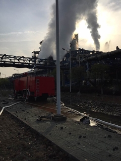 4月21日，据南京官方微博发布消息称，当日早6时许，位于当地江北大厂地区的扬子石化厂区烯烃厂乙二醇T—430塔，即环氧精制塔发生爆炸，事故造成一人轻伤，已送医院。据初步监测，事故暂时未对大气环境造成太大影响，也无废水外排，目前对水体没有造成影响。王伟/CFP