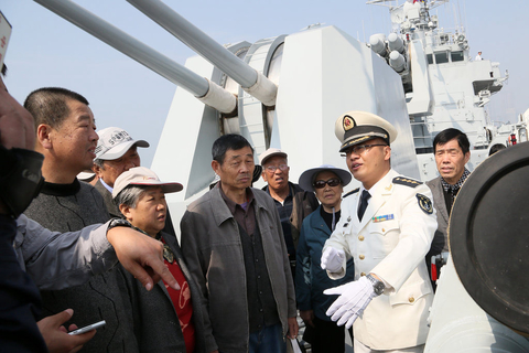 北海舰队舰艇开放日 市民登舰参观