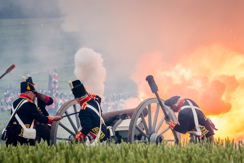 纪念滑铁卢战役200周年 重现战争场面