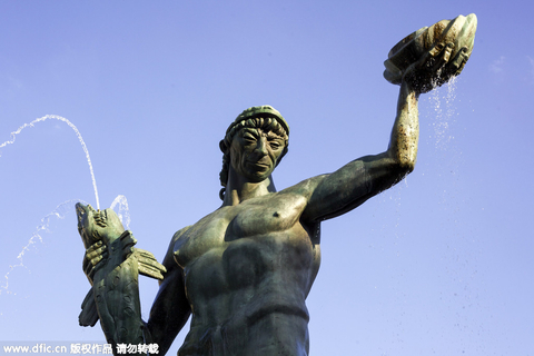 2. 瑞典：“一路向北”从斯德哥尔摩到北极圈斯德哥尔摩出发，一路向北，跨过北极圈，来到极光小镇基律纳，再到瑞典最北部的国家公园阿比斯库。 Kriz Krystof/东方IC