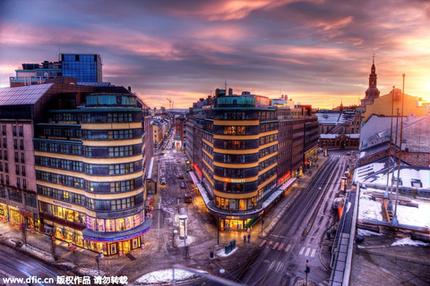 1. 挪威：寻找冰川上的寂寞北极熊挪威北部以野生动物远征之旅、午夜太阳和北极光闻名于世。挪威北部还是挪威土著居民萨米人的故乡。如果你厌烦了整天宅在家里，并想要远离电脑，那么这个源于挪威的词组将会给你灵感，告诉你如何作调整。Friluftsliv意为“如自由空气般的生活”，它所表达的观点即户外运动有利于身心健康。这个哲学的好处就是实现它是非常容易的，你所需要做的一切就是到外面去玩耍！你可以散步啦，徒步啦，或者是骑自行车。你也可以尝试着去上瑜伽课或者去你最喜欢的公园拍一些照片。无论你做什么，只要能呼吸到新鲜空气。  东方IC