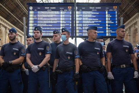 匈牙利不敌难民潮 关闭布达佩斯火车站