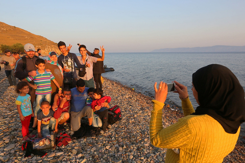 当地时间2015年9月6日，希腊莱斯博斯岛，自土耳其出发的难民穿越爱琴海抵达希腊。 CFP