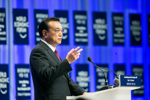 2015年9月10日，中国大连，世界经济论坛2015年新领军者年会（第九届“夏季达沃斯论坛”），中国国务院总理李克强在开幕式上致辞。 Benedikt von Loebell/World Economic Forum