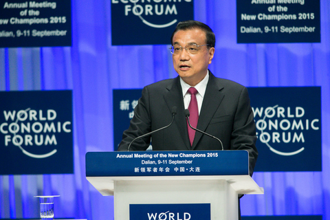 2015年9月10日，中国大连，世界经济论坛2015年新领军者年会（第九届“夏季达沃斯论坛”），中国国务院总理李克强在开幕式上致辞。 Benedikt von Loebell/World Economic Forum