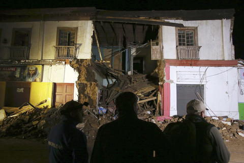 智利8 3级地震已致10人死亡海啸袭击百万人疏散