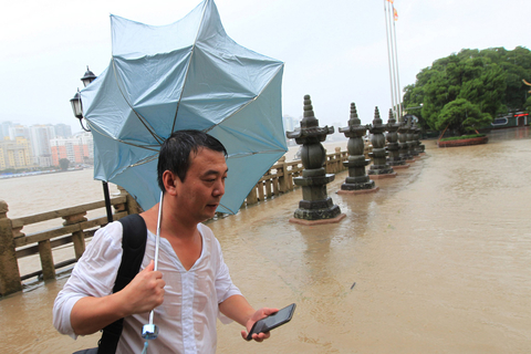 超强台风"杜鹃"来袭 部分城市迎暴雨大风天气