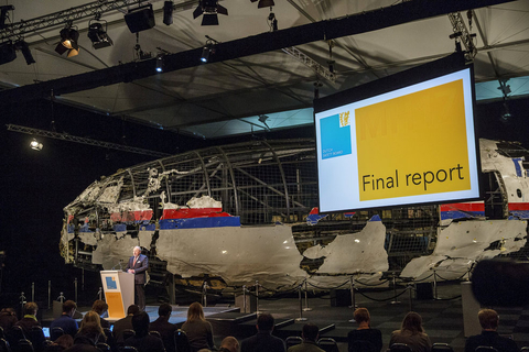 荷兰公布MH17最终调查报告 复原客机残骸