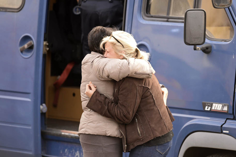 当地时间2015年10月23日，法国西南部吉伦特省发生一起严重交通事故，一辆大巴车与一辆货车相撞，造成至少42人死亡。 JEAN-PIERRE MULLER/CFP