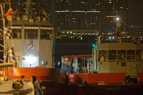 2015年10月26日消息，一艘从澳门驶往香港的高速船25日傍晚撞到不明物体，121人受伤。