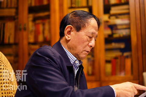 2015年11月19日，胡耀邦长子胡德平在家中接受财新记者采访。 郭现中/财新记者