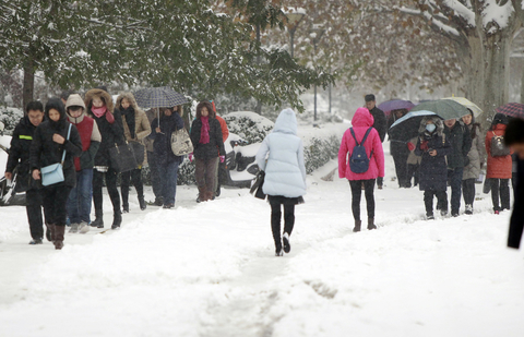 市民步行上班. 东方ic