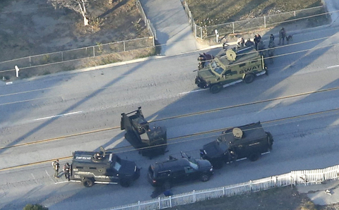 警方围捕枪手。 视觉中国