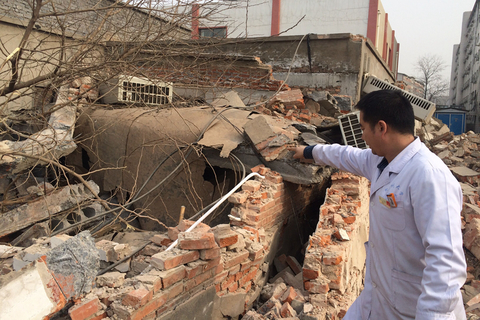 郑州一家医院六日内两遭政府强拆  六具遗体2000万设备受损