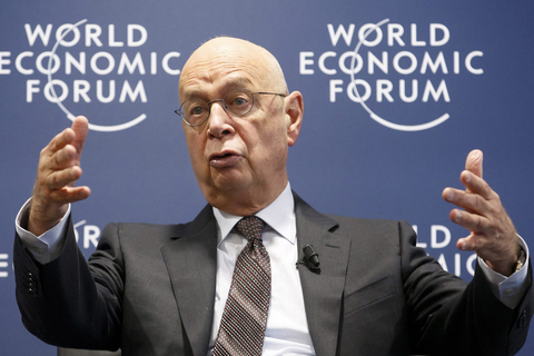 世界经济论坛2016年年会主题为“掌控第四次工业革命”，世界经济论坛创始人兼执行主席克劳斯·施瓦布说：“第四次工业革命的速度、规模和系统性足以颠覆全球各个产业。” SALVATORE DI NOLFI/东方IC